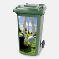 Kliko sticker Golf Tee: een golfbal op een tee in het groene gras, vinylsticker van 80 x 37 cm