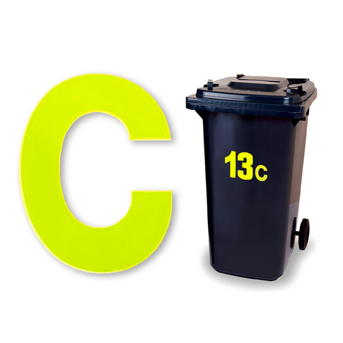 Huisletter sticker Reflecterend Geel: geel reflecterende letter C, vinylsticker van 8.5 x 6 cm