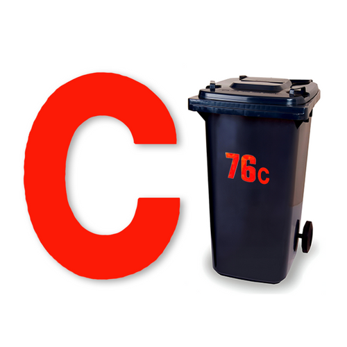 Huisletter sticker Reflecterend Rood: rood reflecterende letter C, vinylsticker van 8.5 x 6 cm
